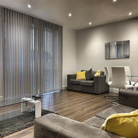 Amazing & Spacious 2 Bed 2 Bath Luxury Apartment With Balcony Free Wifi Sleeps 6 Bushey Exterior photo