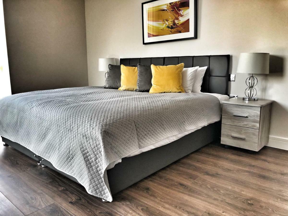Amazing & Spacious 2 Bed 2 Bath Luxury Apartment With Balcony Free Wifi Sleeps 6 Bushey Exterior photo